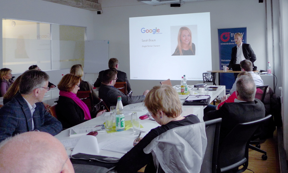 Sarah Braun von Google im Live-Hangout im Rahmen der OMSAG Online-Marketing-Tage.
